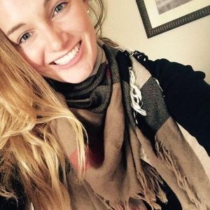 Meet your Posher, Caitlin